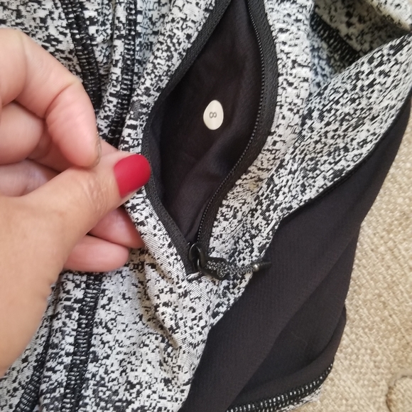 Lululemon pants with black panel - Picture 5 of 15